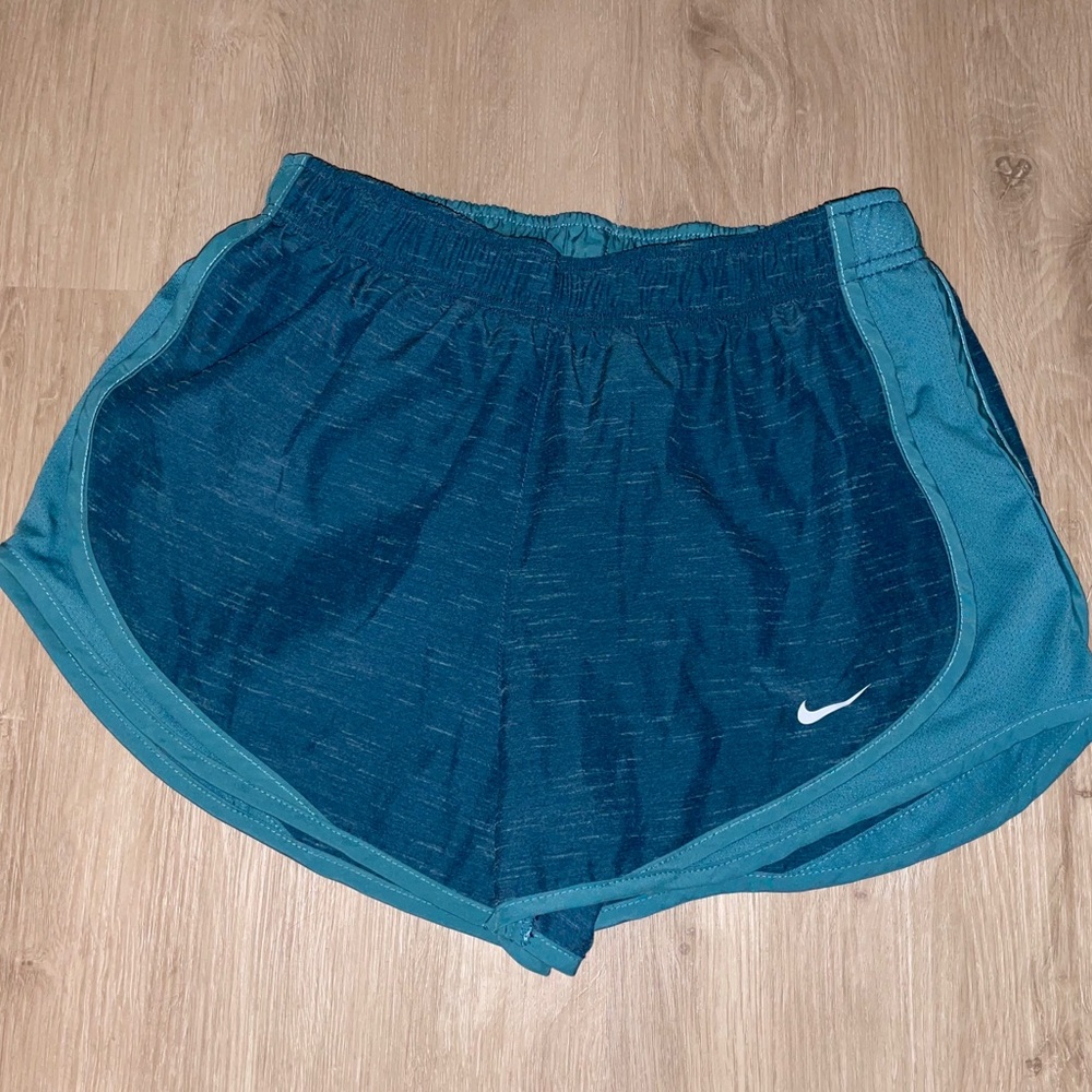 NIKE—shorts